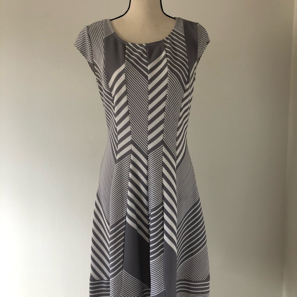 Signature by Robbie Bee Dress